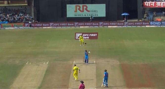 [Watch] Shreyas Iyer hits a six to reach fifty in IND vs AUS 2nd ODI