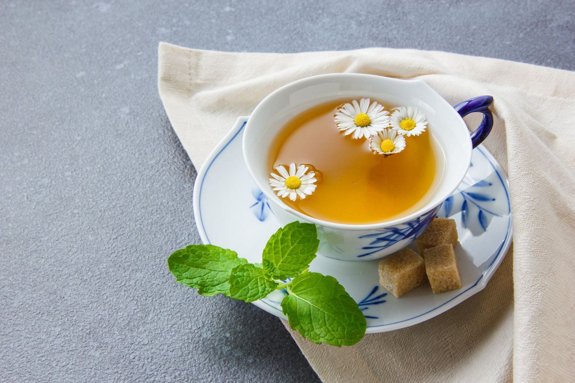 Chamomile Tea also helps you to sleep better (Image by 8photo on Freepik)