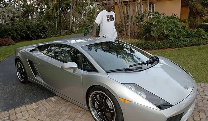 $400,000,000 worth Shaquille O'Neal once reconfigured 2 Ferraris worth half a million dollars: "I’ll take that one & that one"