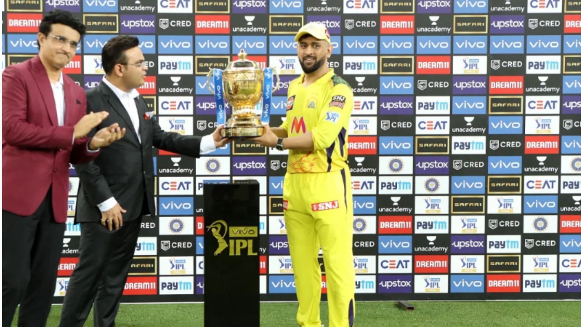 MS Dhoni collects the 2021 IPL trophy from the BCCI secretary Jay Shah (Pic: BCCI)
