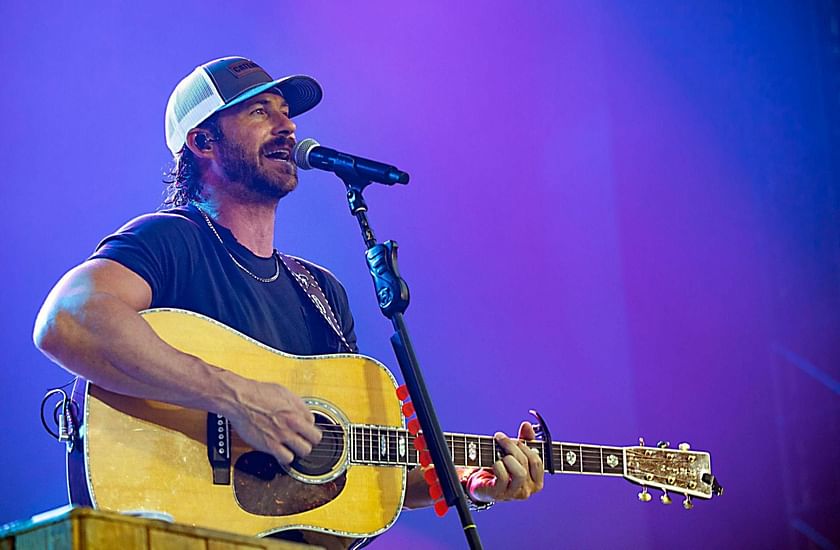 WATCH: Luke Bryan And Riley Green Tribute Shenandoah With