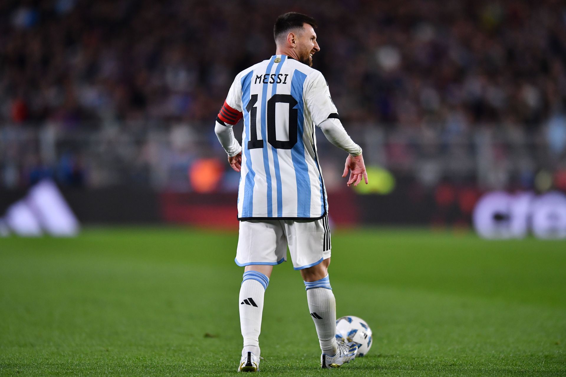 Lionel Messi earns Argentina win over Ecuador in World Cup