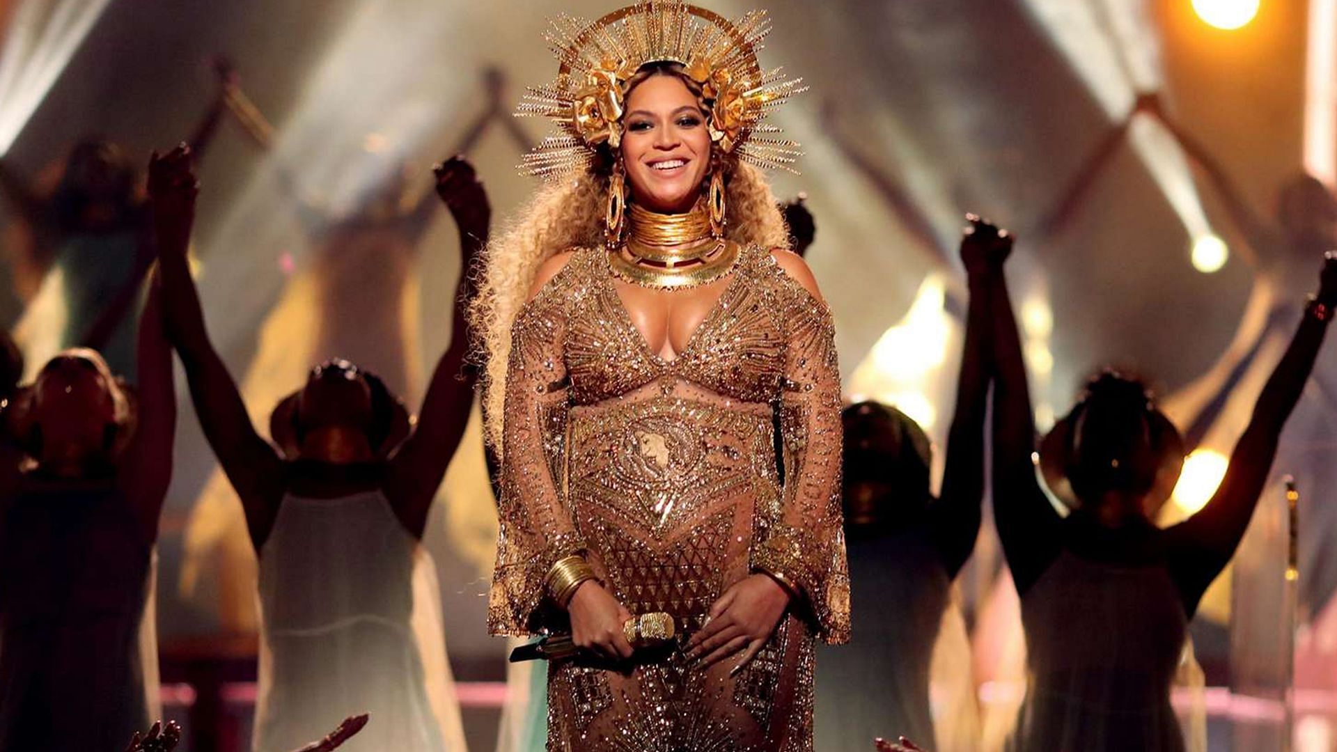 Beyonc&eacute;: Ethereal at the 2017 Grammy Awards (Image via Getty)