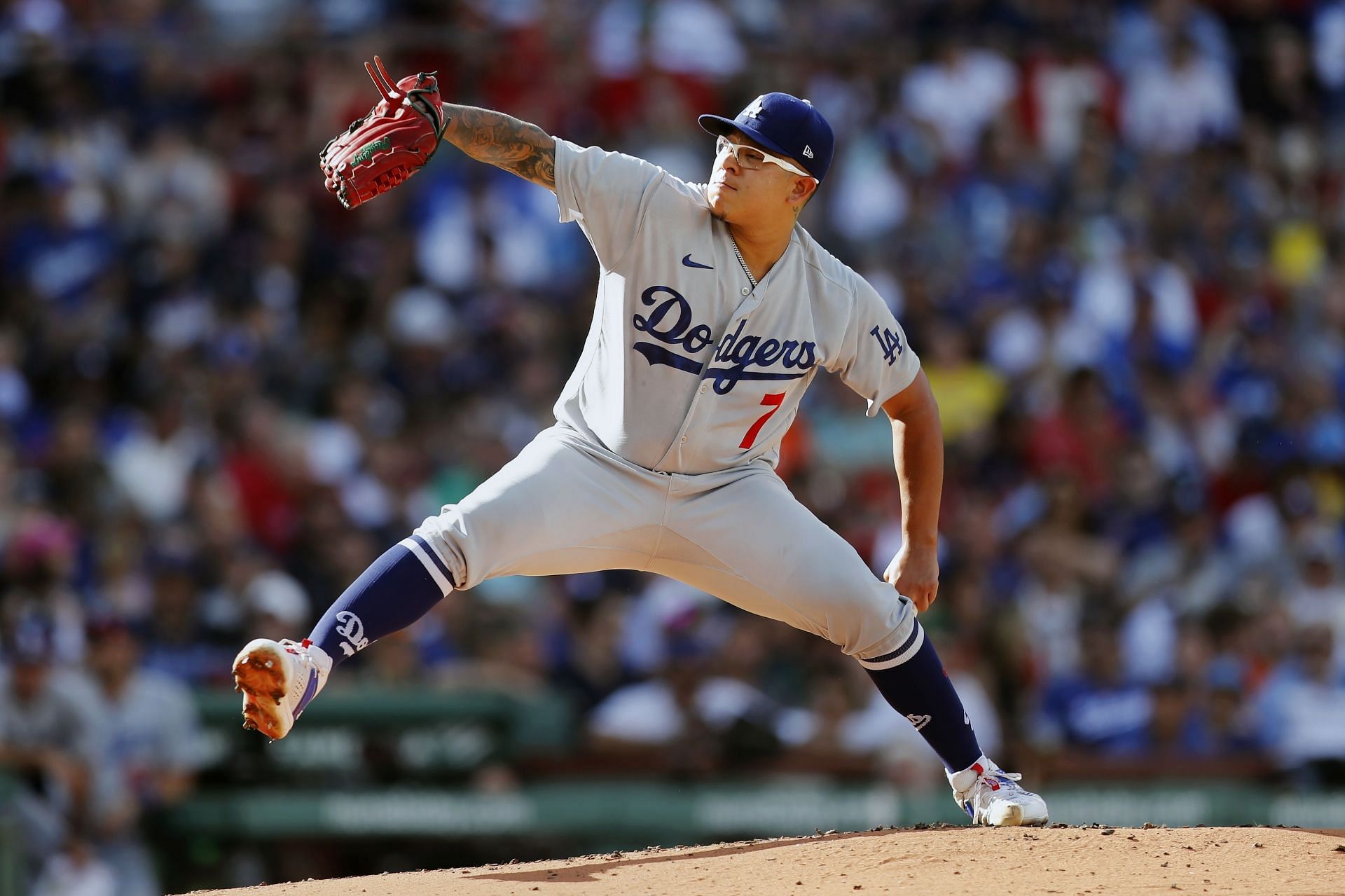 Report: Julio Urias shoved woman into fence before arrest