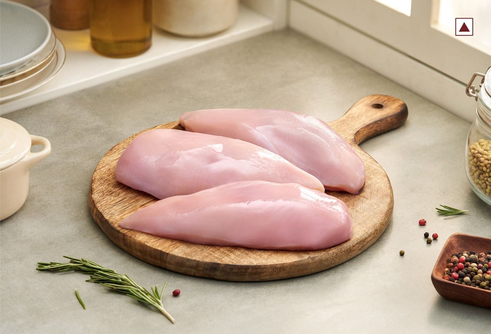Chicken breast (Image via Getty Images)