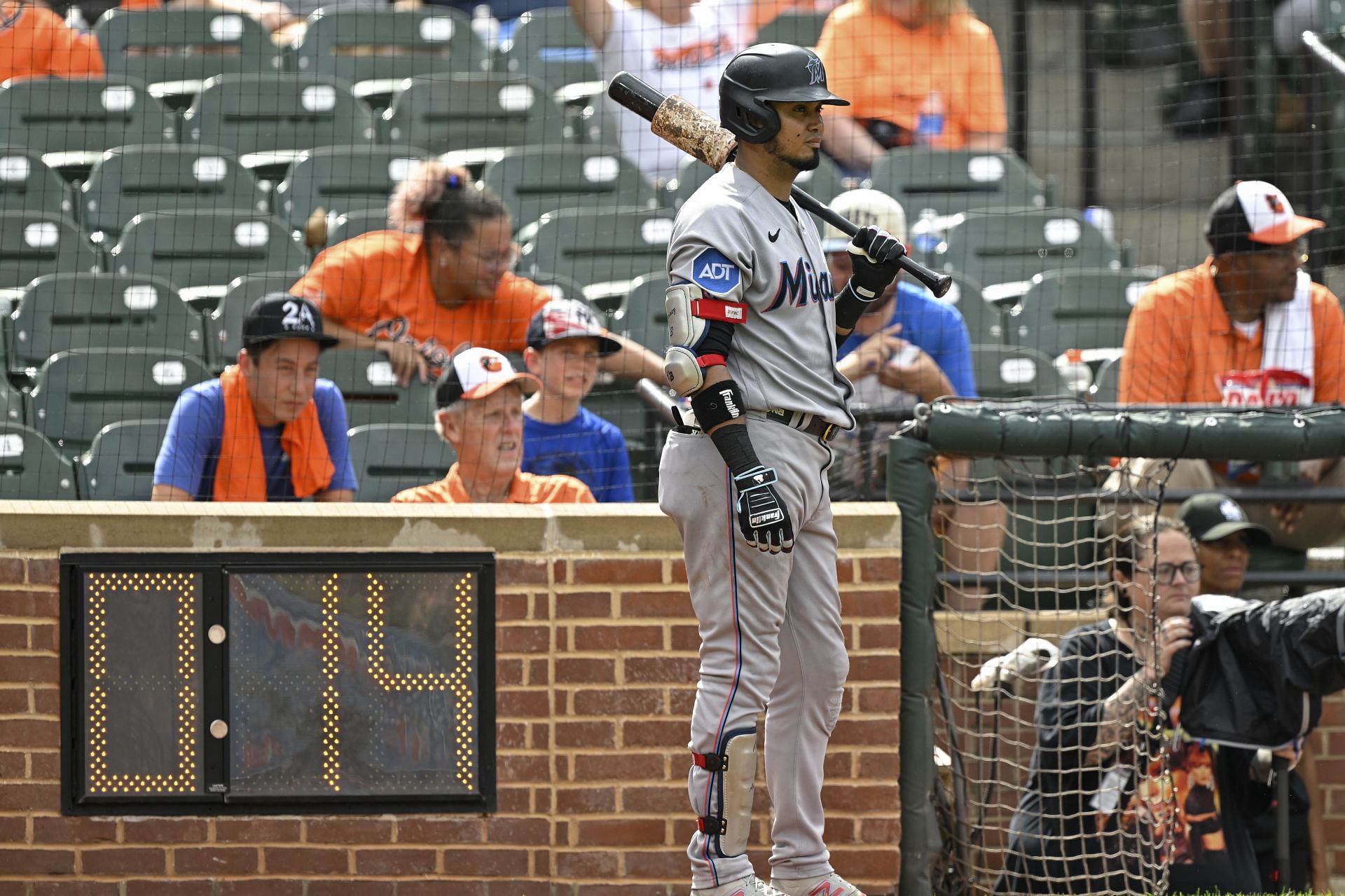 MLB playoff pitch clock ideas, mediocre Mariners sputter ahead of