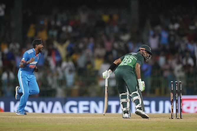 India vs Pakistan Super 4 match rain updates live: Play resumes after rain delay; Pakistan in trouble chasing 357