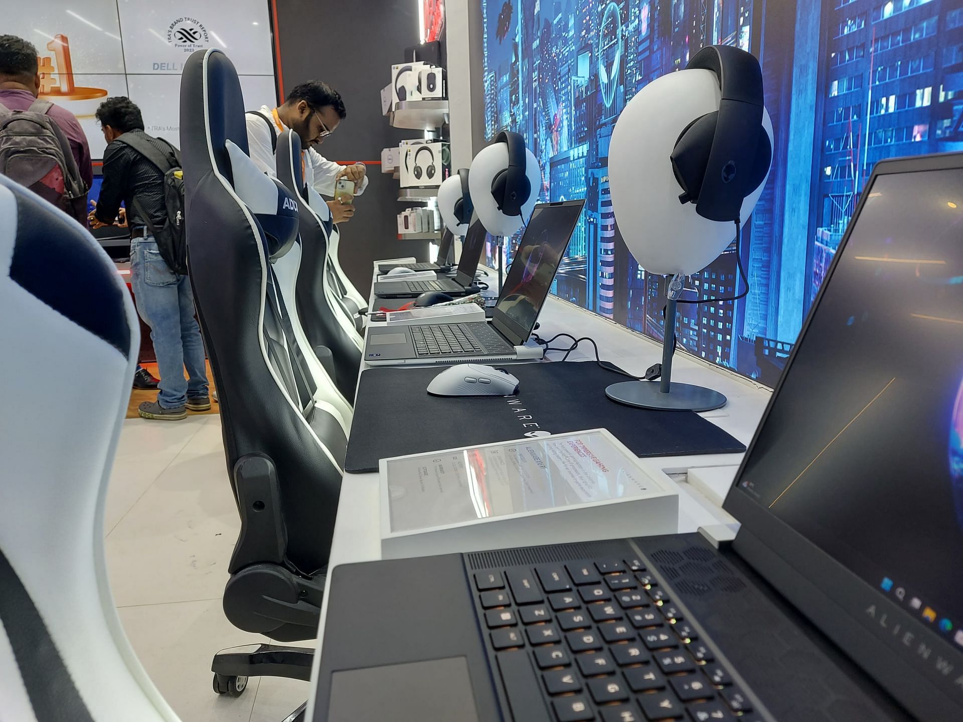 The LAN setup at the Dell Gaming Store in Kolkata (Image via Sportskeeda)