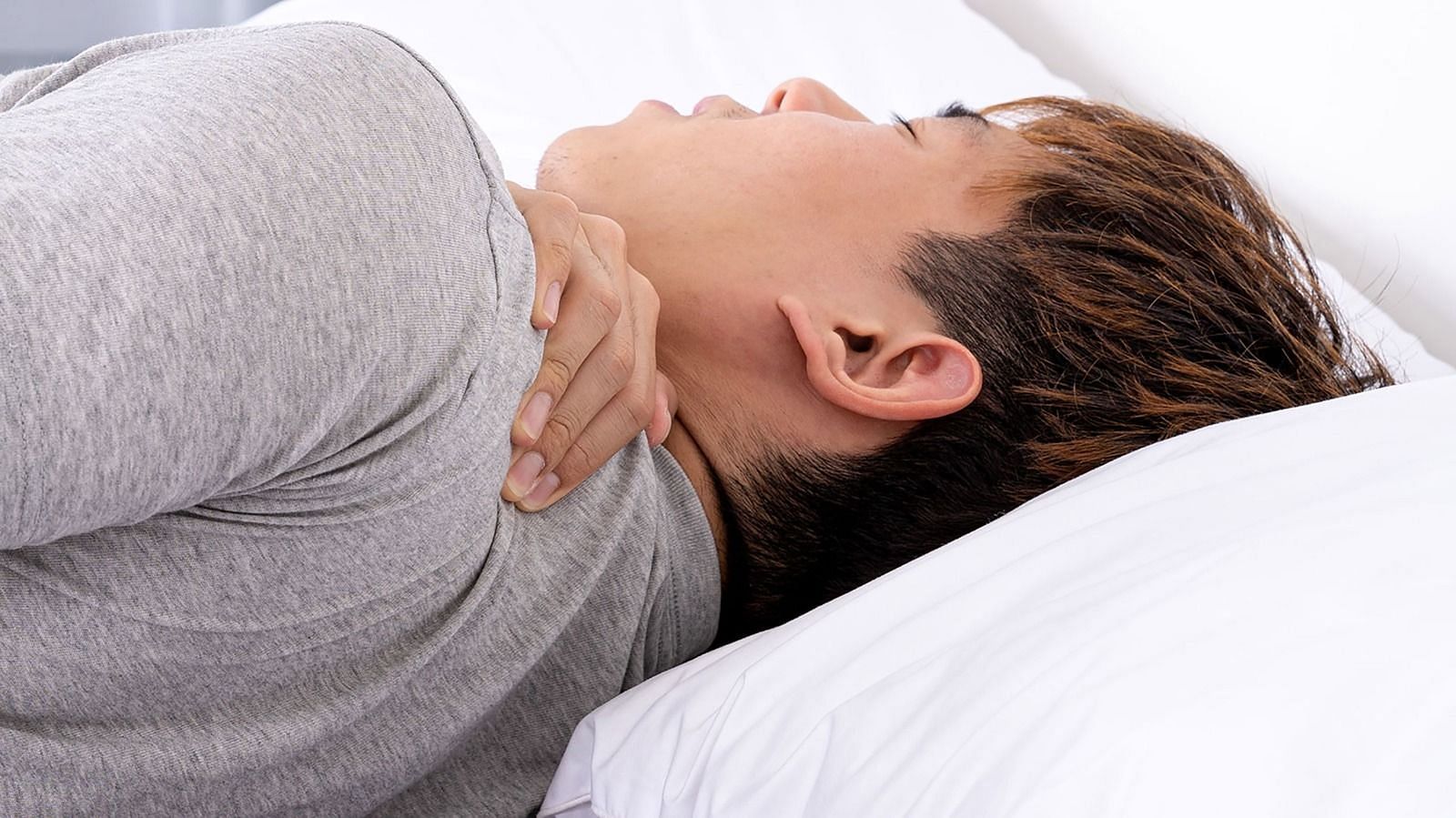 Shoulder pain from sleeping (Image via Getty Images)