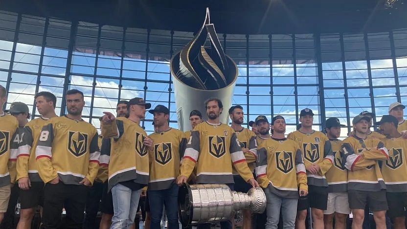Vegas Golden Knights flaunt their Stanley Cup (Image via NHL.com)