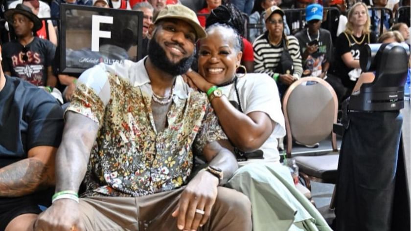 After supporting the NBA for years, LeBron James spotted courtside of Game 1  of the WNBA Finals along with Sheryl Swoopes