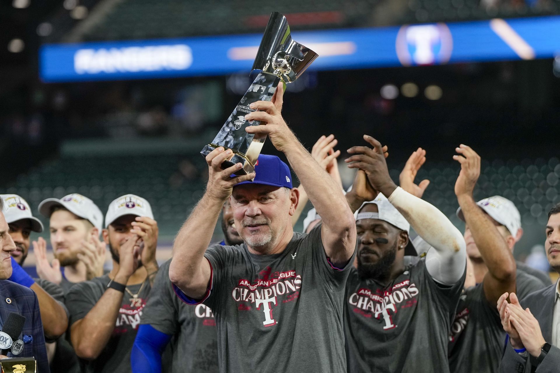 Bruce Bochy lauded the Rangers after ALCS win