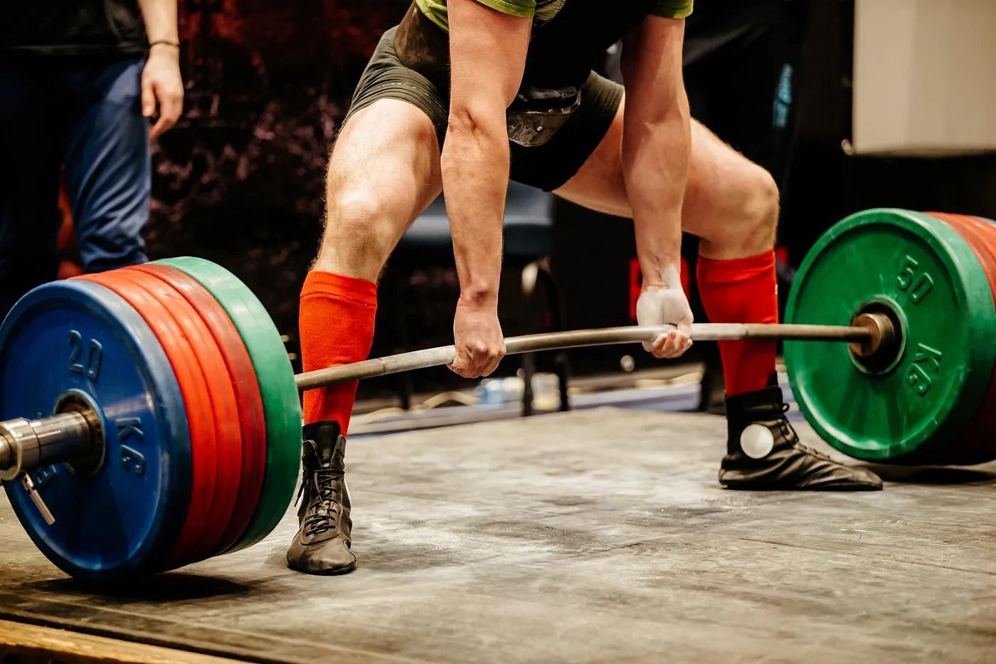 Deadlift grip (Image via Getty Images/Jacoblund)