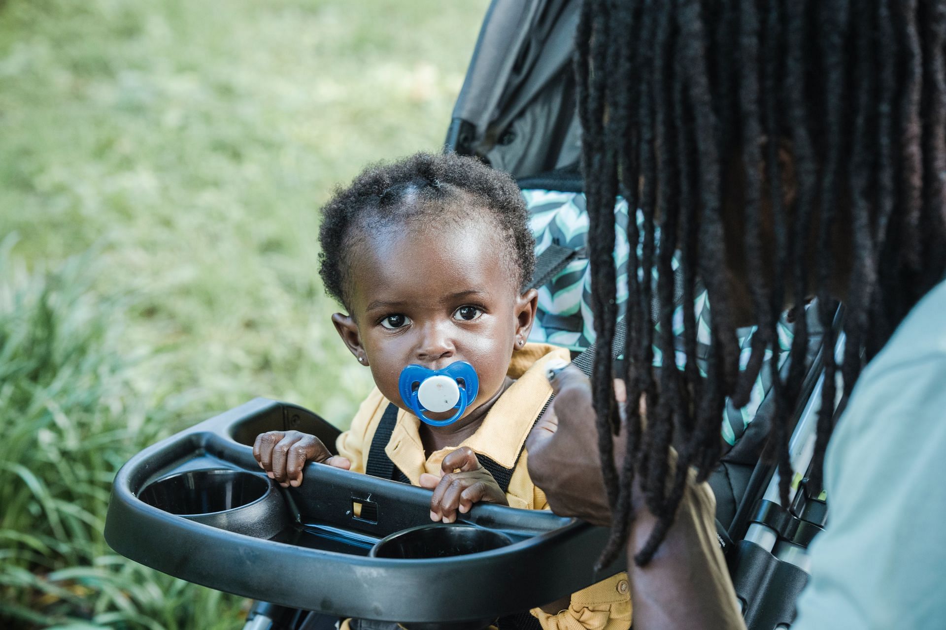 Pacifier teeth (Image via Pexels/Sasha Kim)