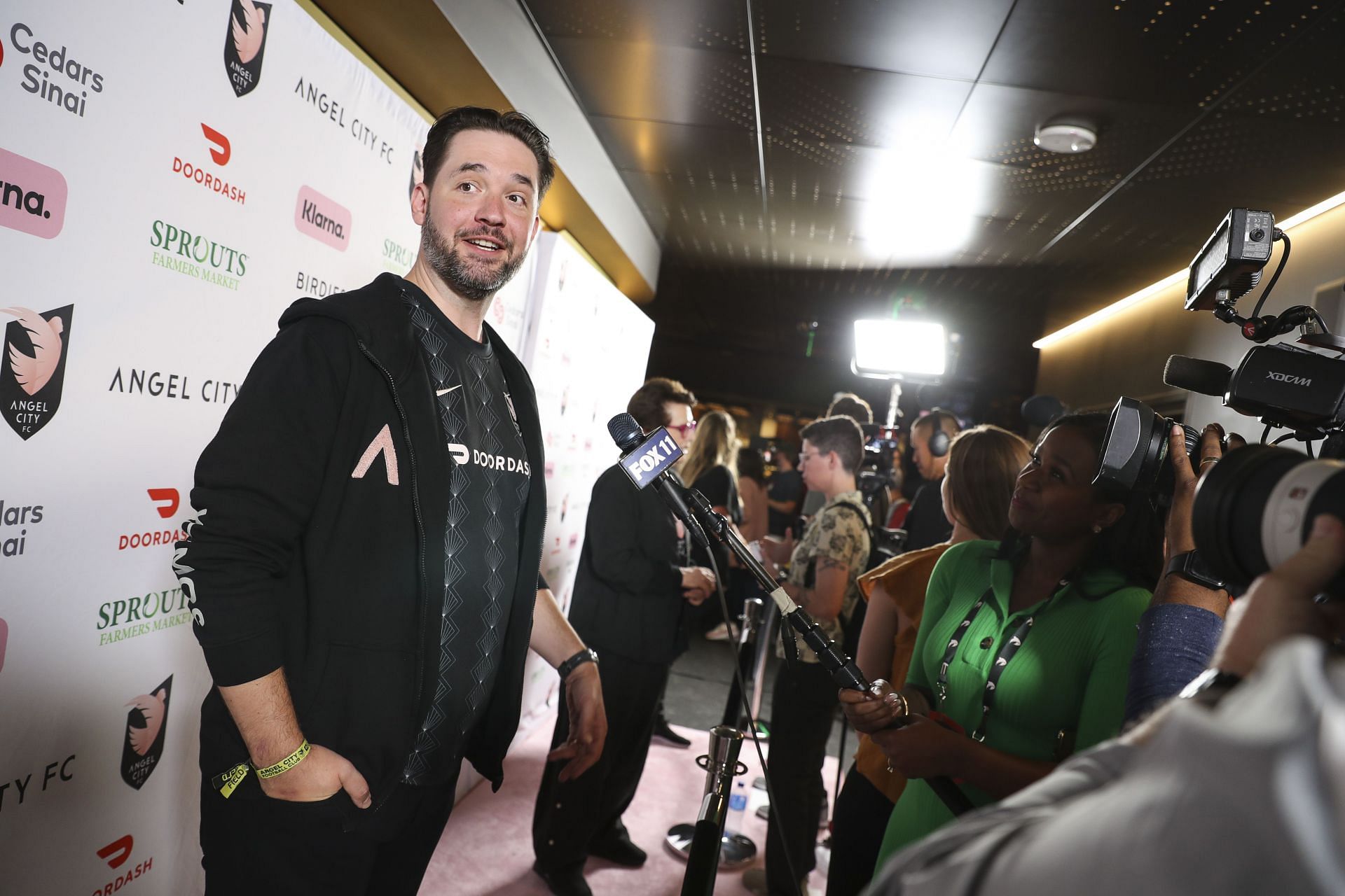 Alexis Ohanian speaking to the press