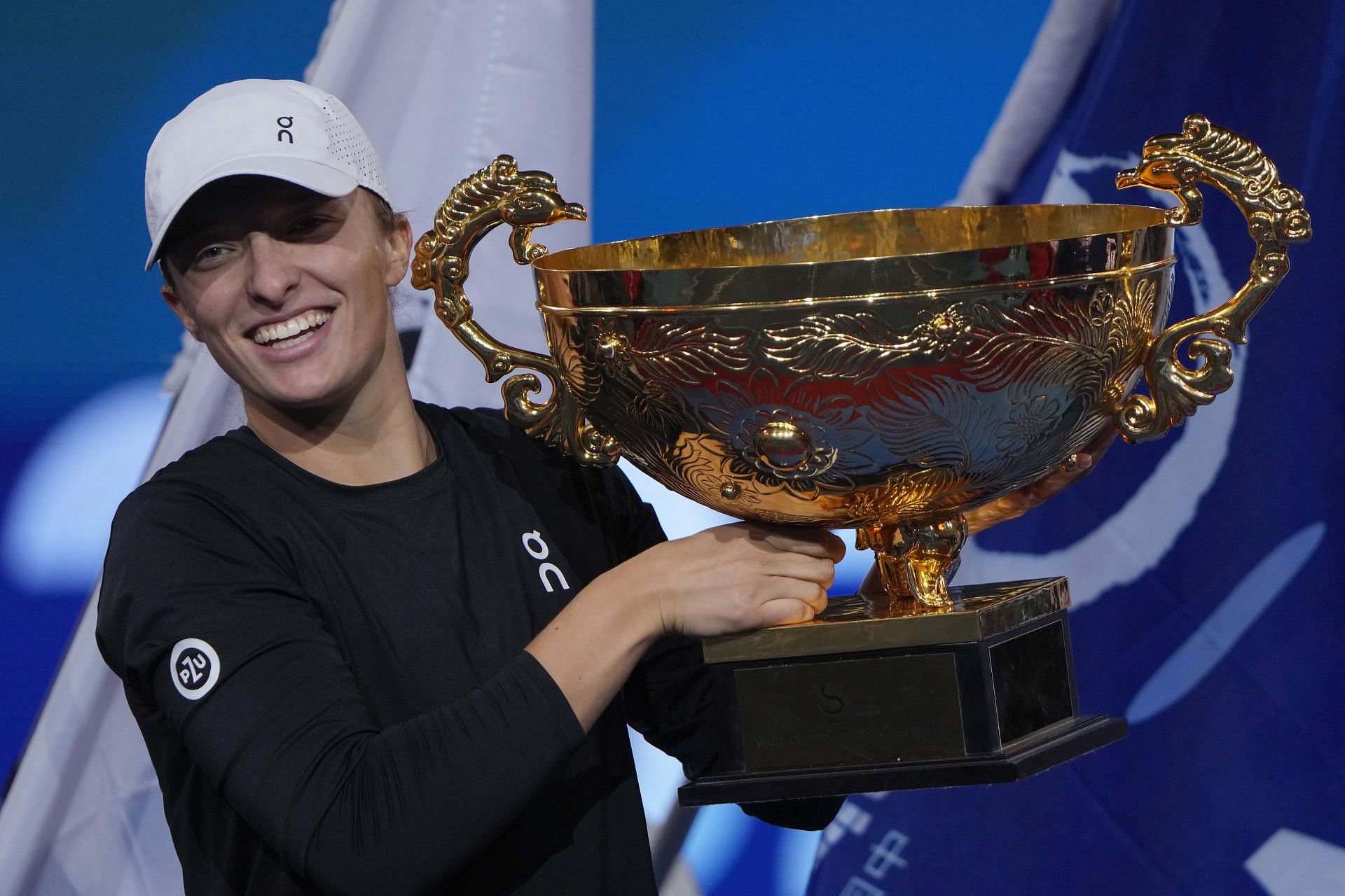 Iga Swiatek with the 2023 China Open title.