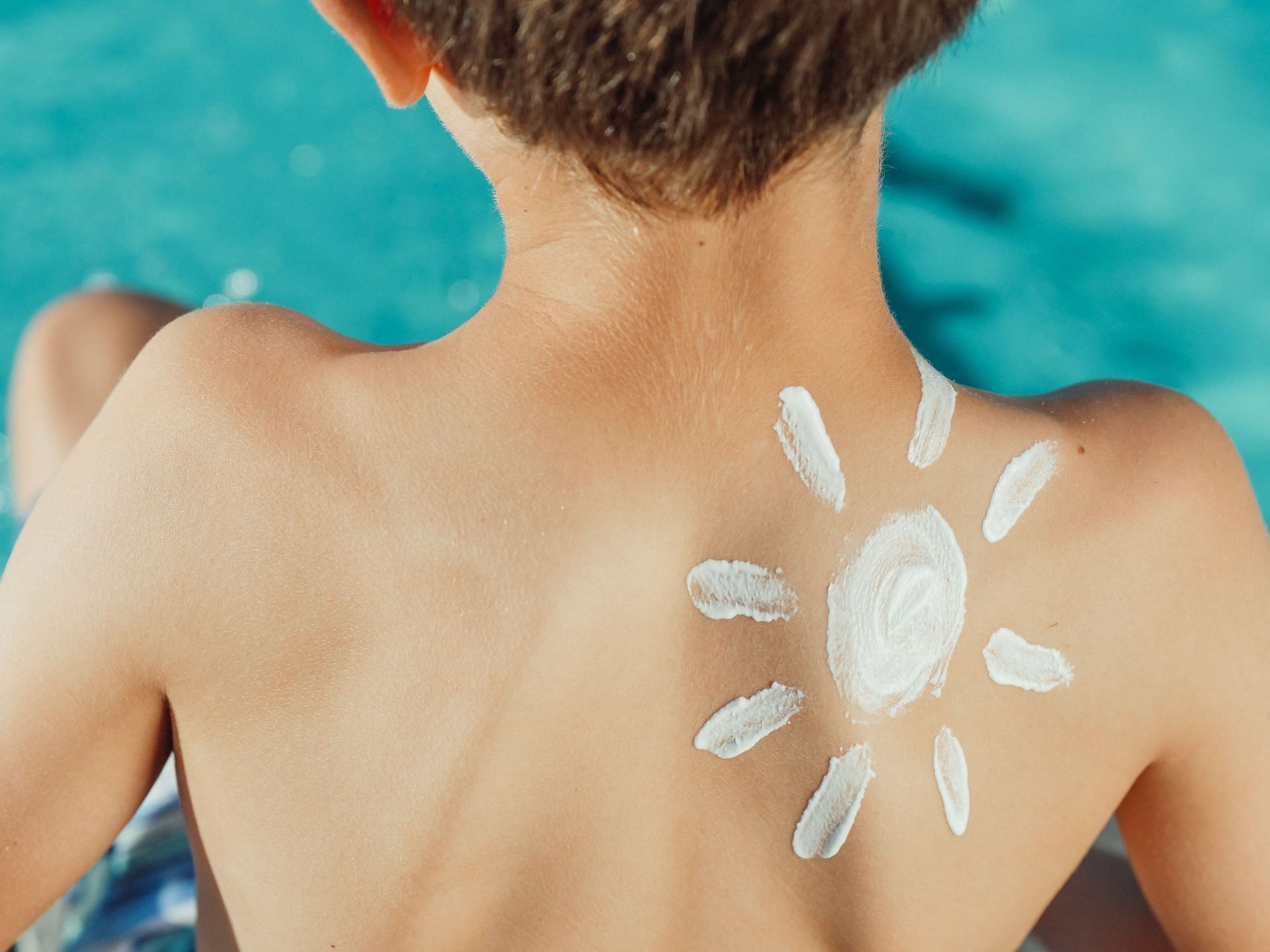 Importance of sunscreen - bad running habits to avoid (image sourced via Pexels / Photo by Kindel Media)