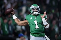 Why did the Philadelphia Eagles stop wearing their Kelly Green uniforms?