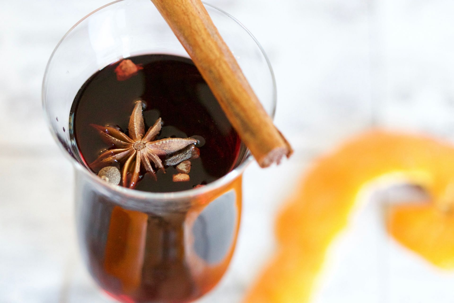 Cinnamon water (image via Unsplash/Gaby Dyson)