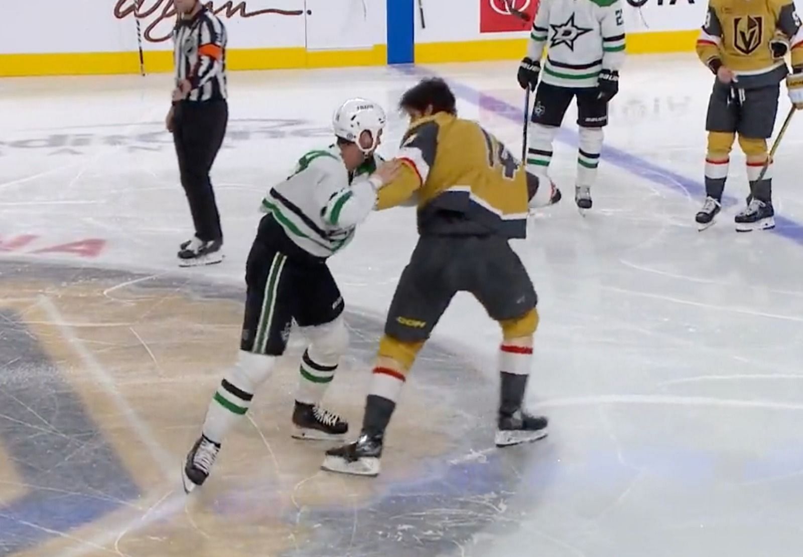 VIDEO: Jamie Benn, Nic Hague throw big punches as both No. 14s drop gloves