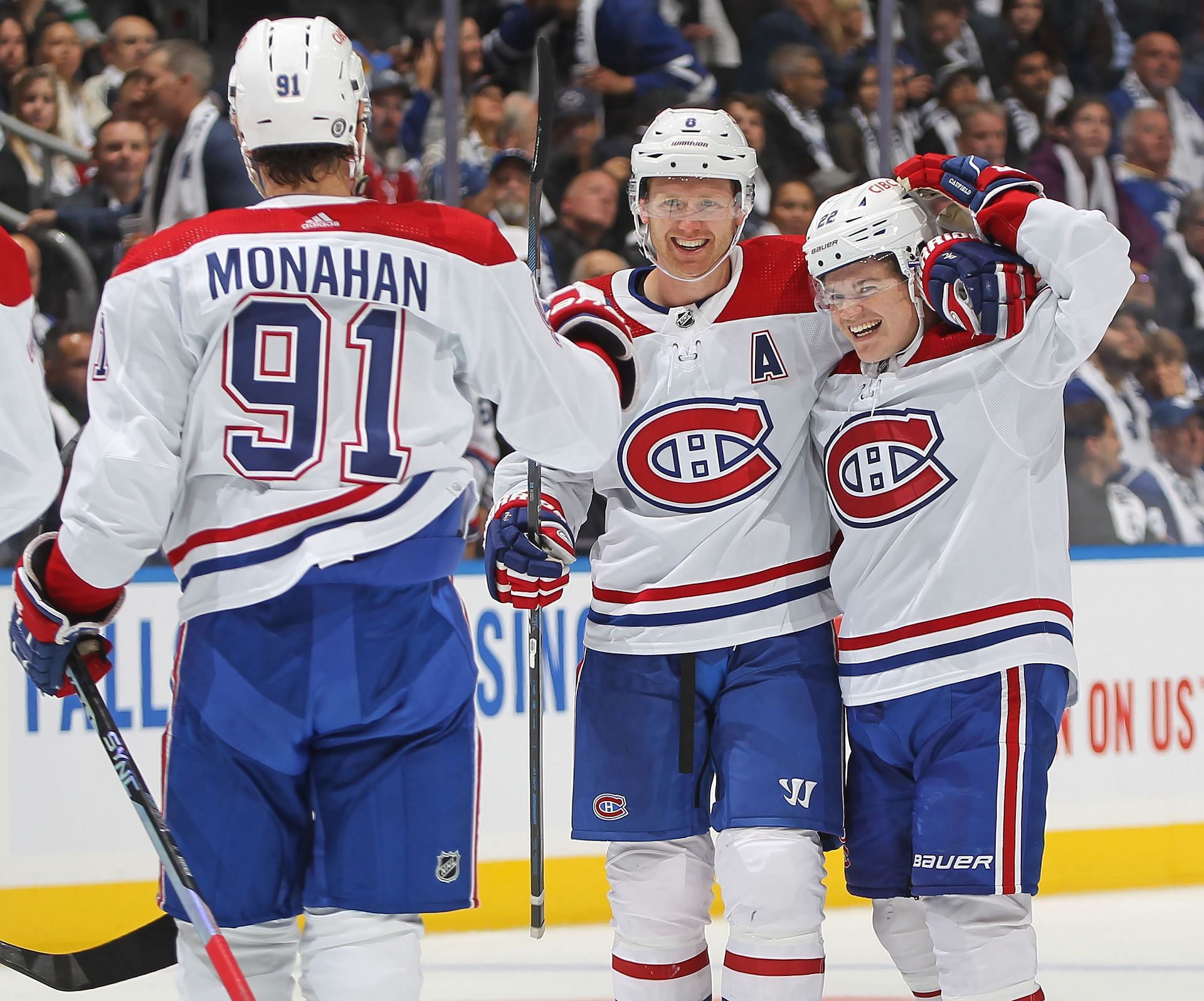 Canadiens beat Blackhawks 3-2 in home opener