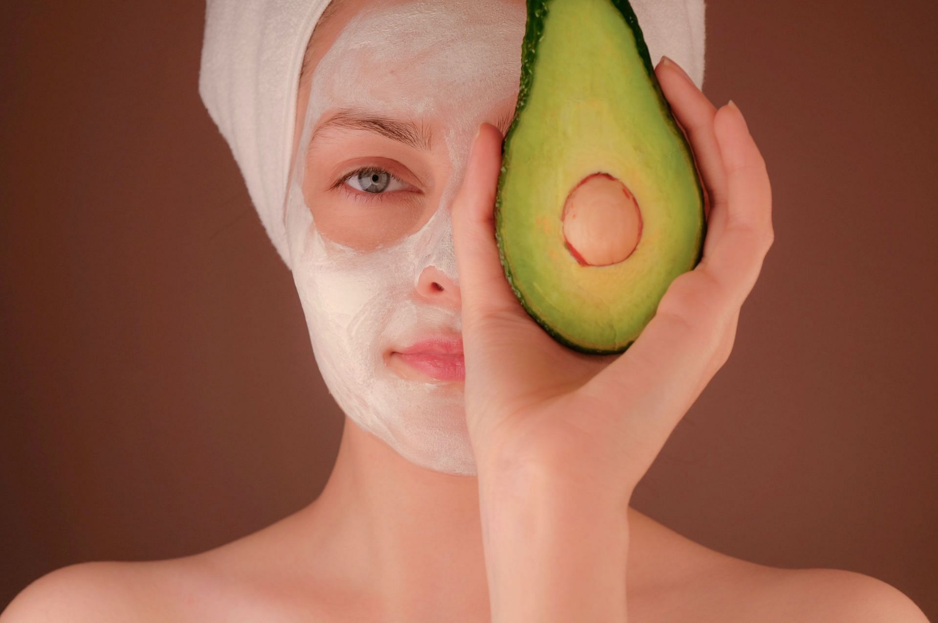 Avocado hair mask (Image via Unsplash/Kimia)