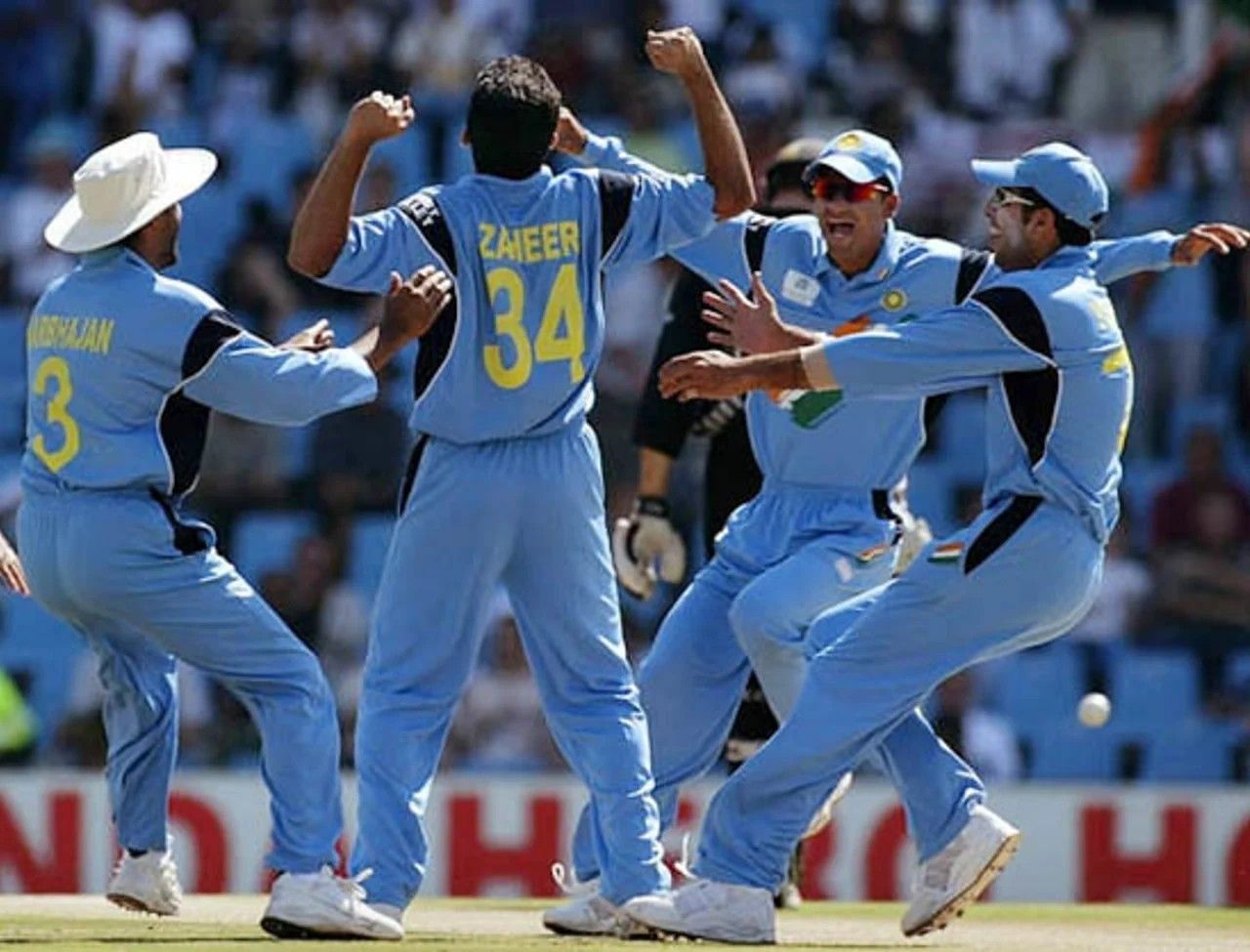 Zaheer Khan celebrating with his teammates [Getty Images]