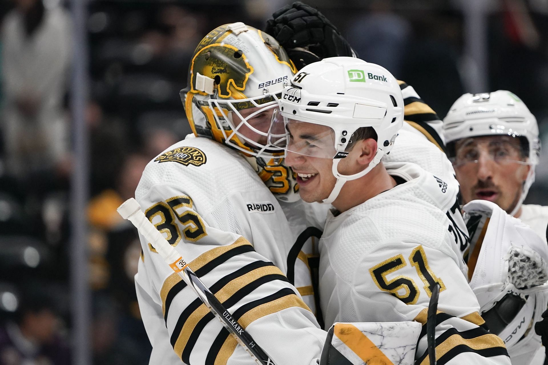 Blackhawks vs Bruins Picks, Predictions & Odds Tonight - NHL