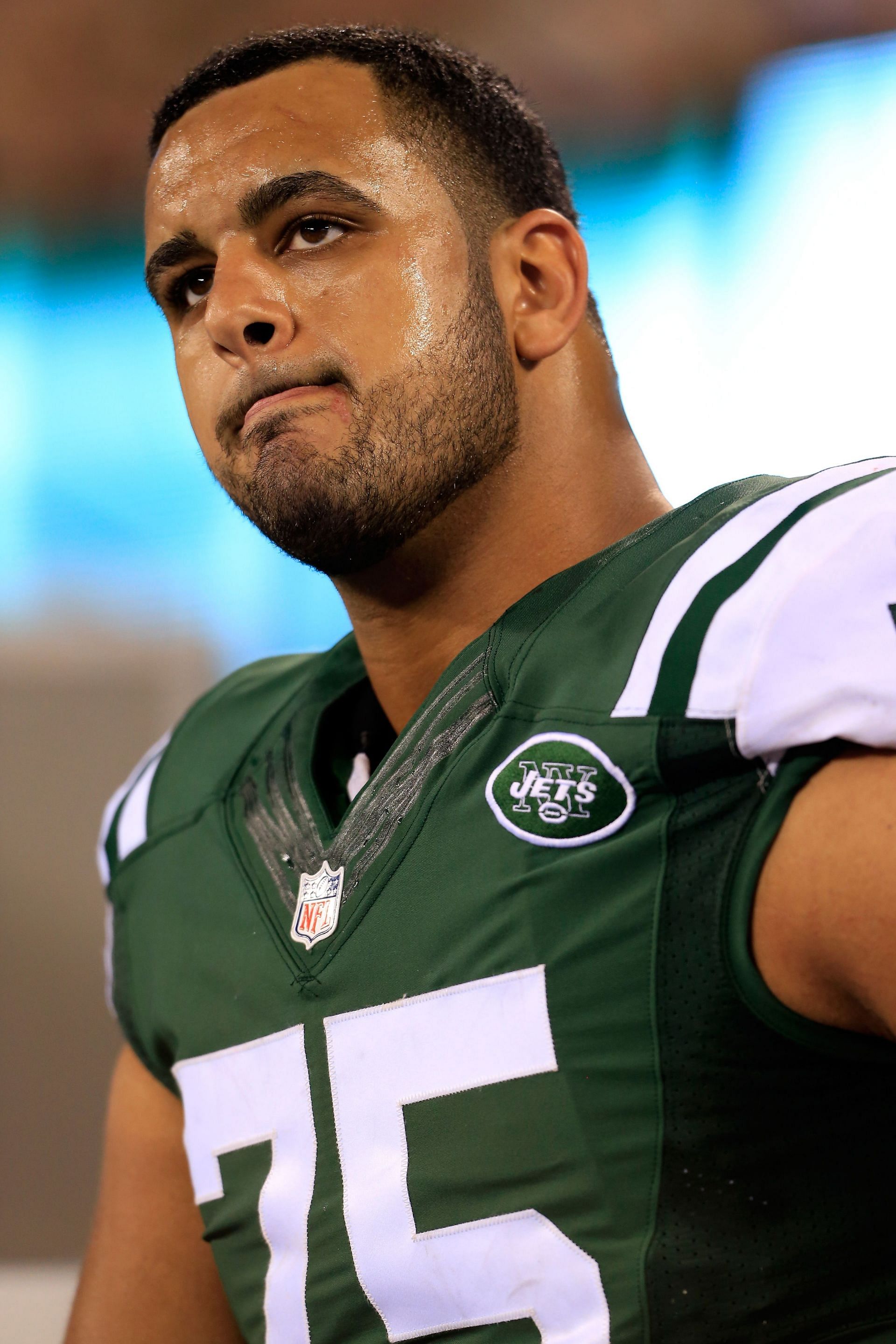 Jets' Breece Hall, Alijah Vera-Tucker suffer season-ending injuries