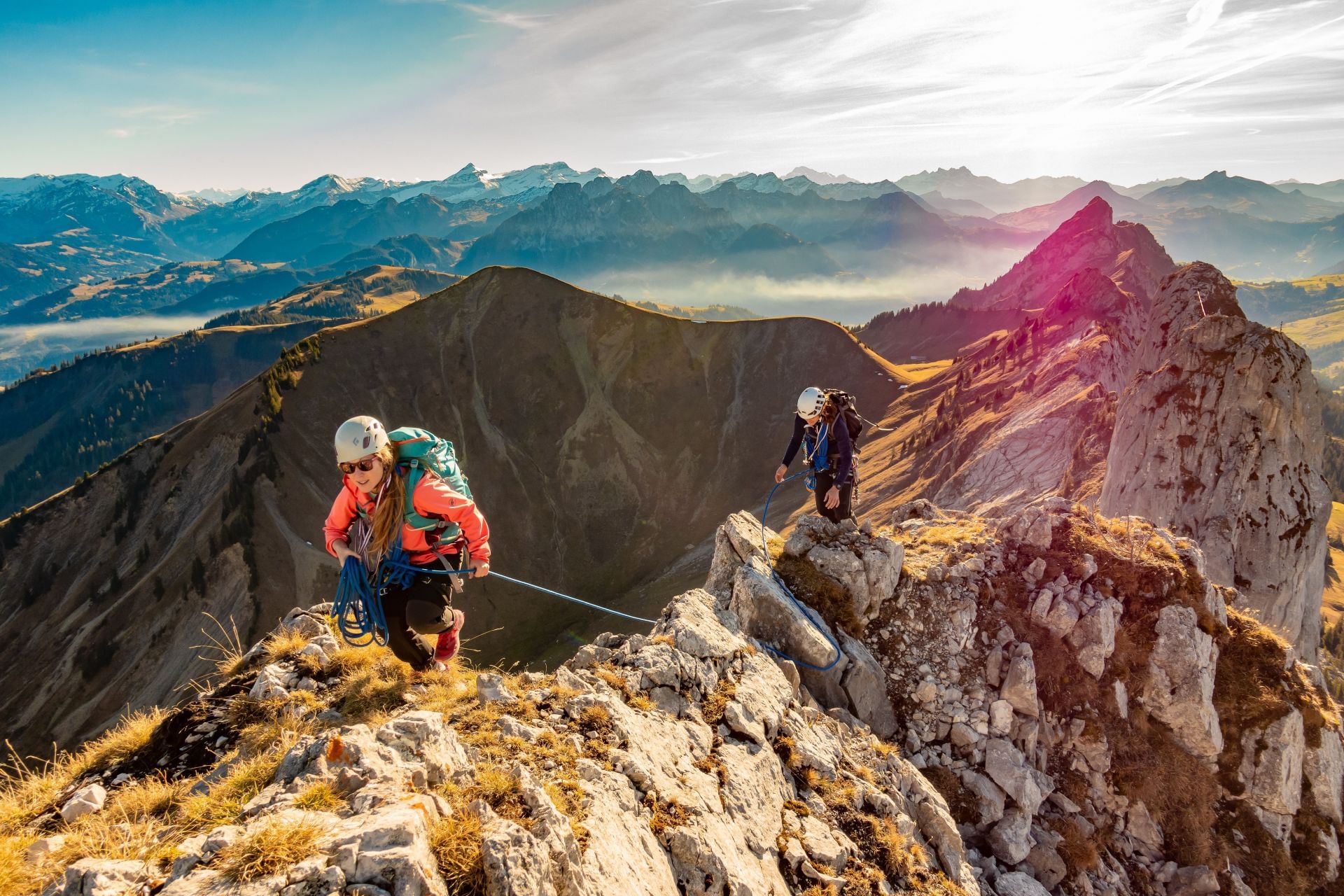 Trekking (Image via Unsplash/Sylvain)