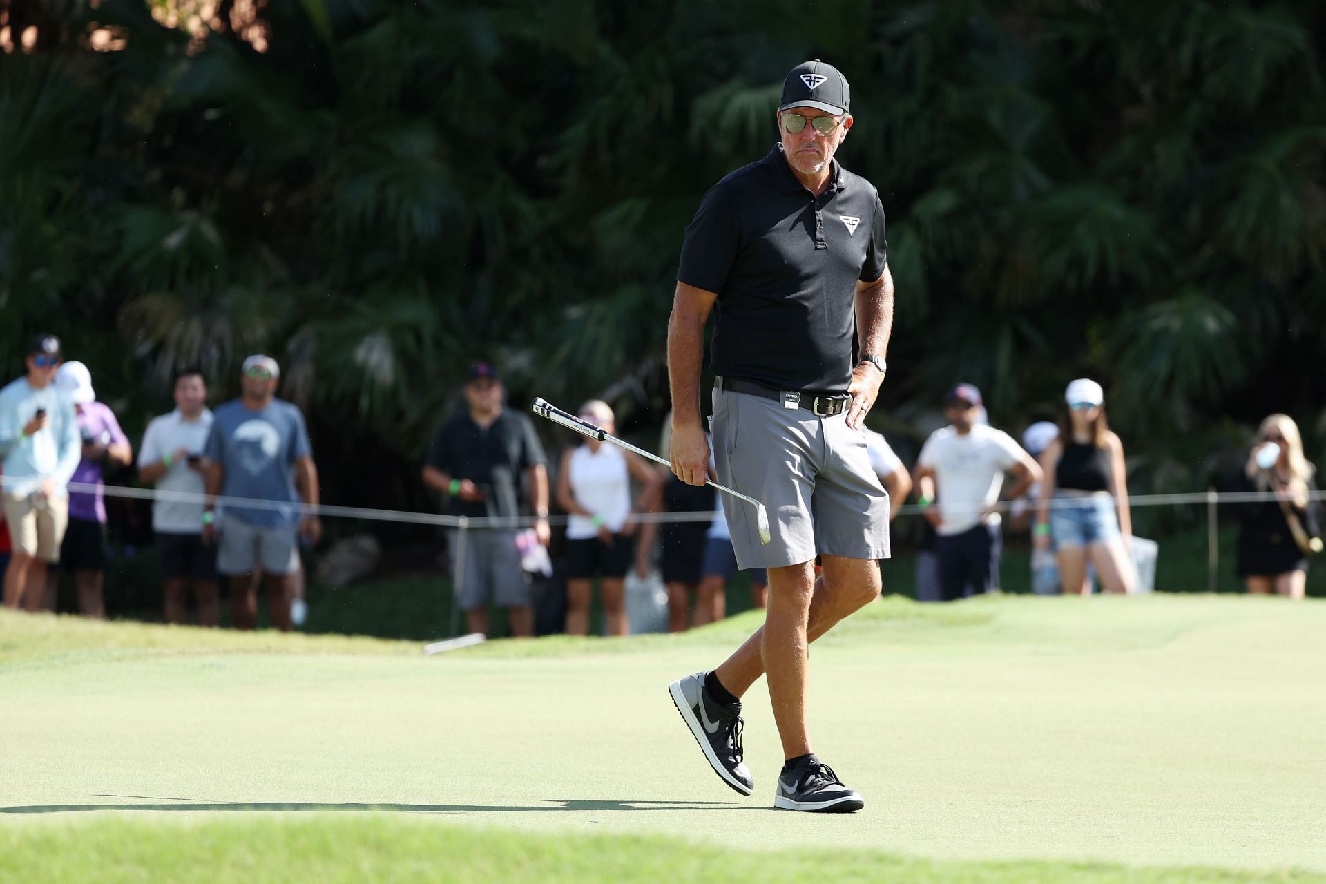 Phil Mickelson (Image via Cliff Hawkins/Getty Images)