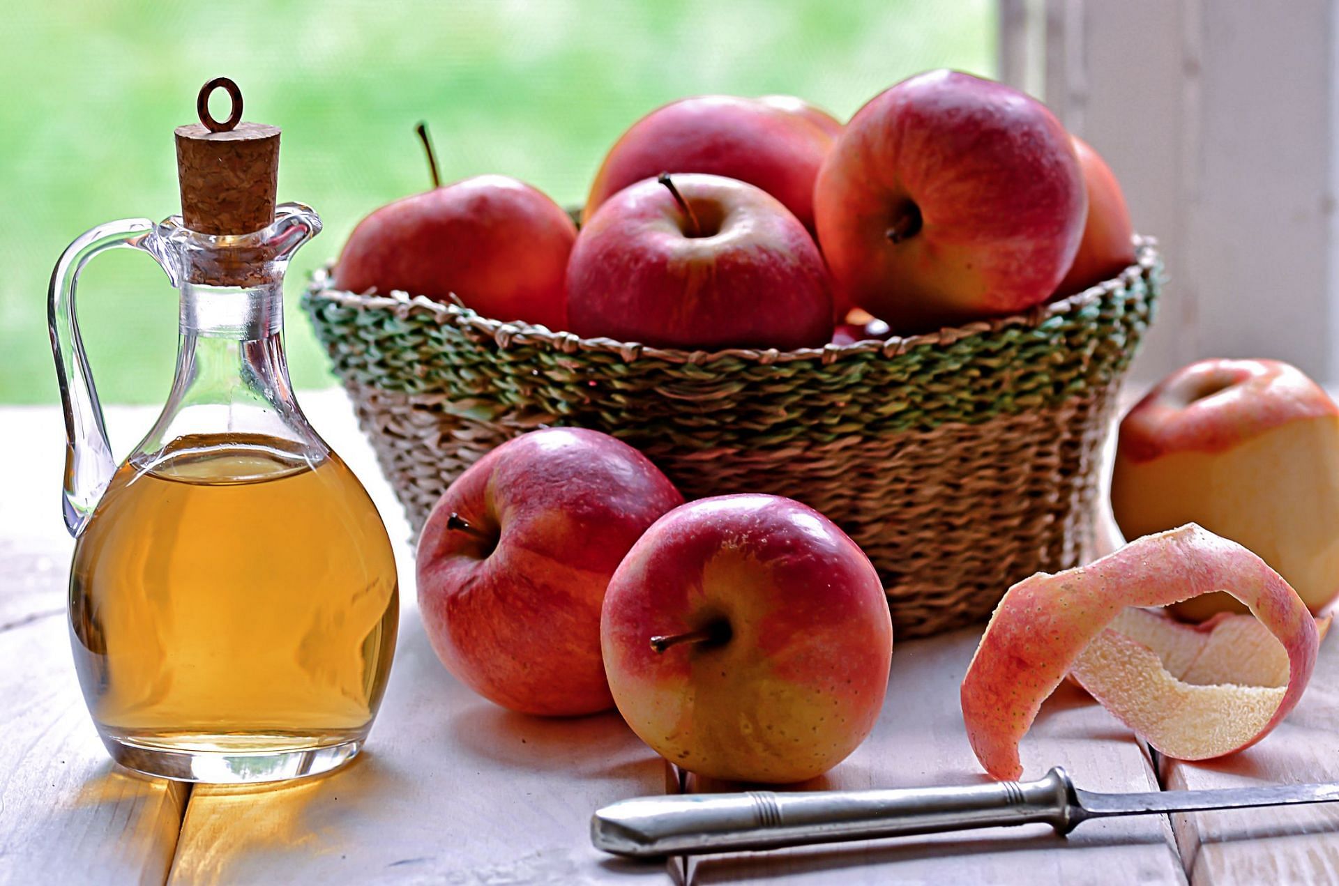 Apple Cider Vinegar Diet (Image via Getty Images/Aniko Hobel)
