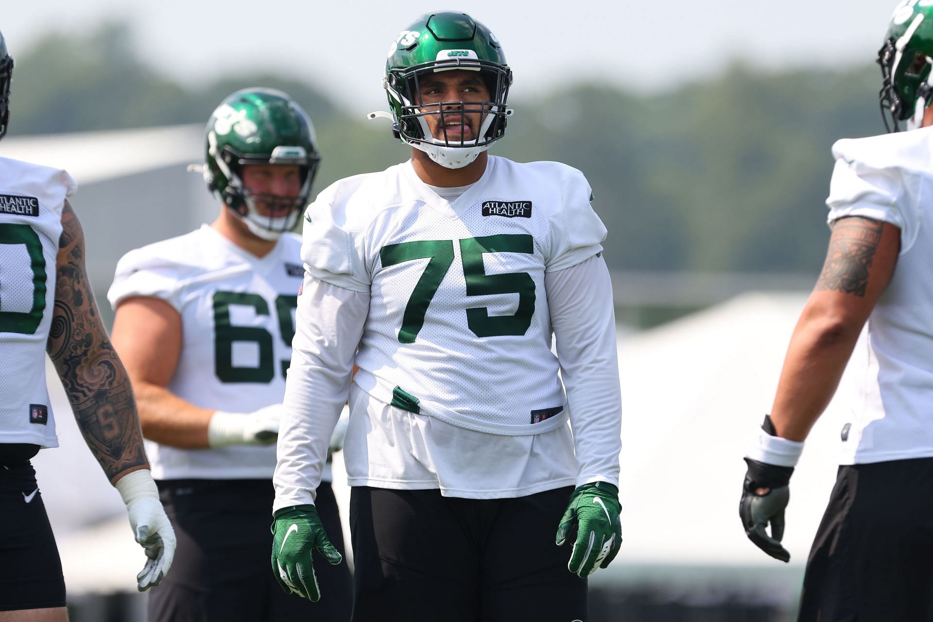 Jets' Breece Hall, Alijah Vera-Tucker suffer season-ending injuries