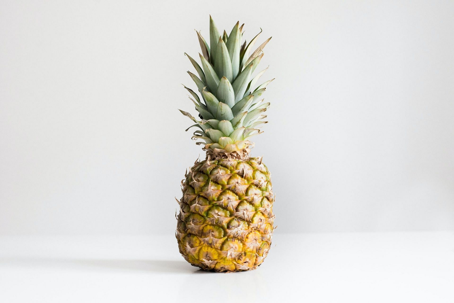 Pineapple is known to reduce inflammation (Image via Unsplash/Julien)