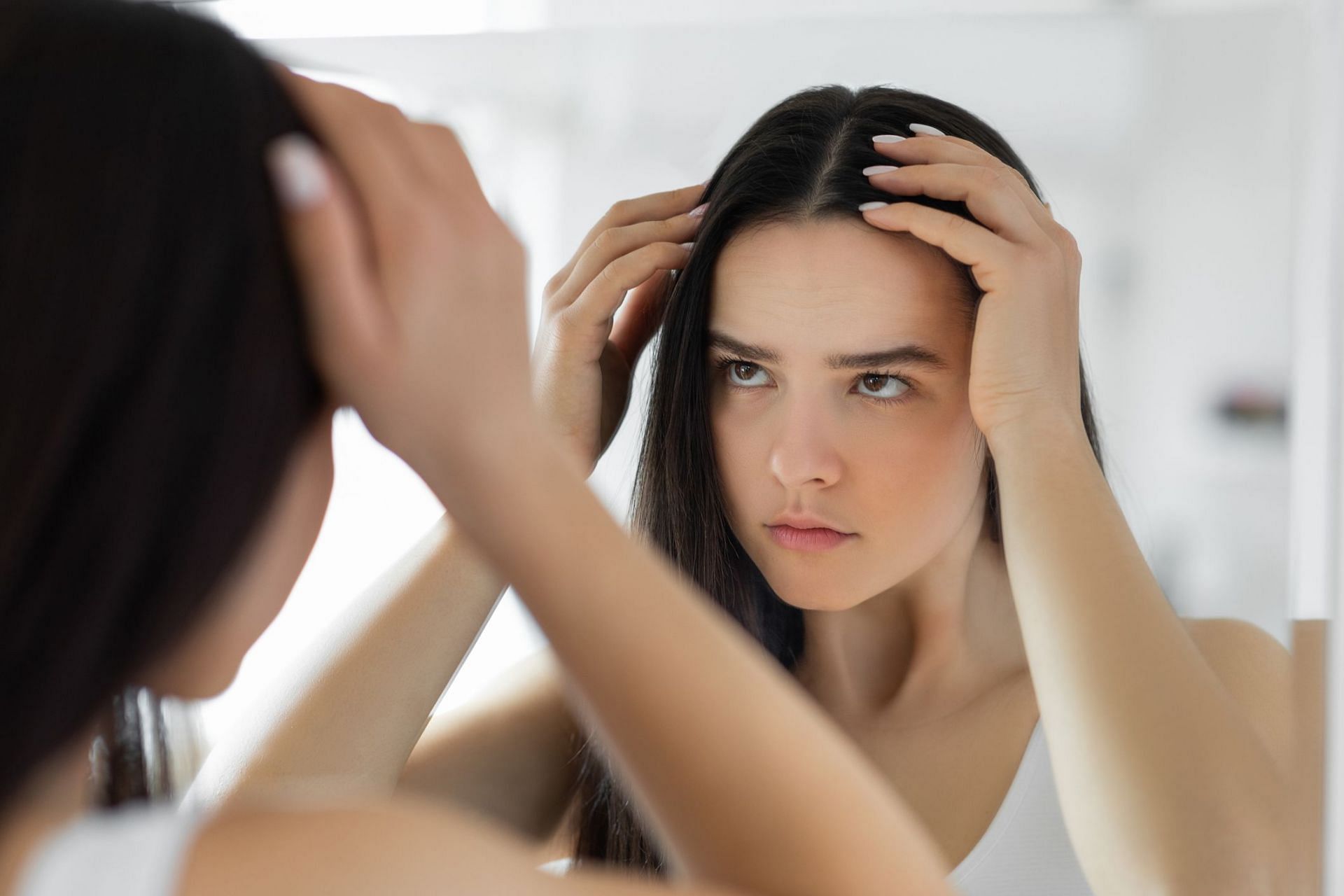 Dandruff in winter (Image via Getty Images/Boy_Anupong)