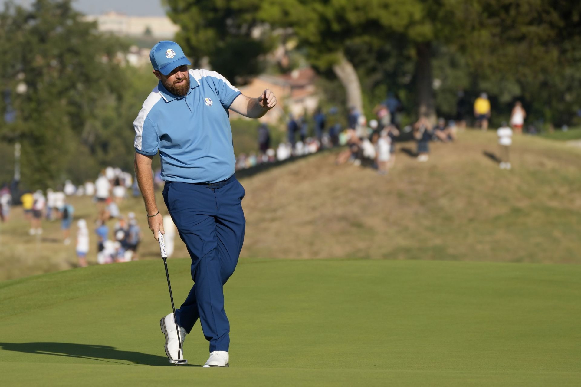 Shane Lowry (Image via AP Photo/Alessandra Tarantino