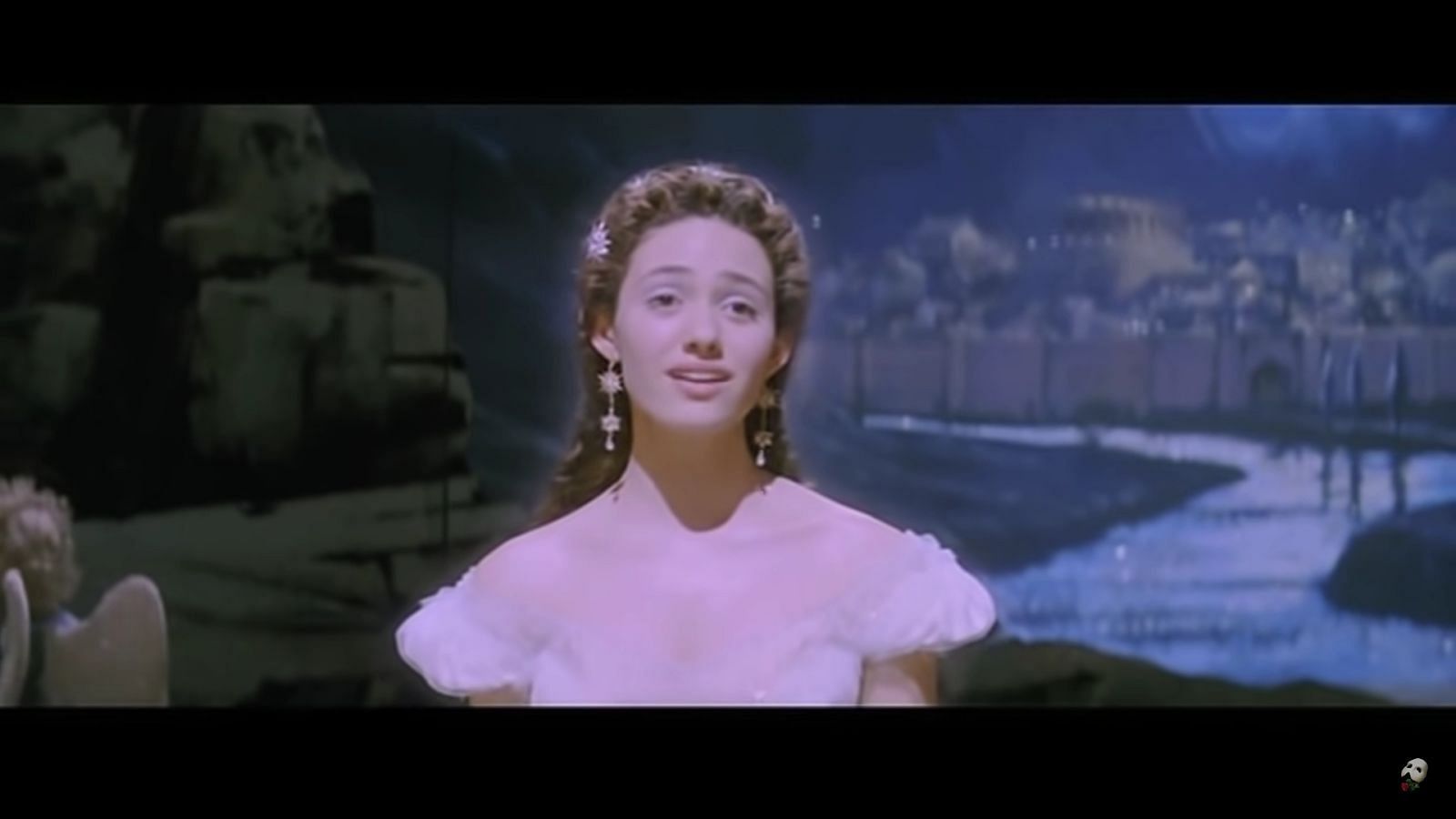 How old was Emmy Rossum in The Phantom of the Opera?