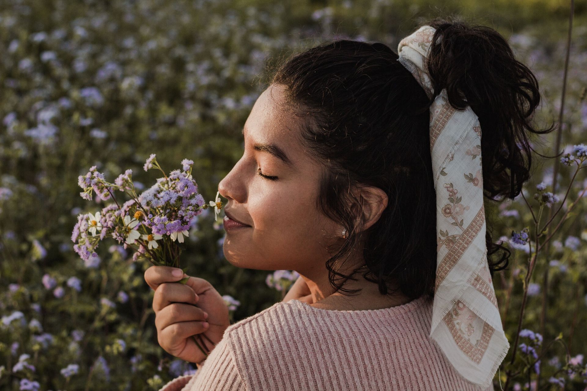 Smelling rosemary oil can boost and enhance your memory (Image via Unsplash/Marcela Miranda)