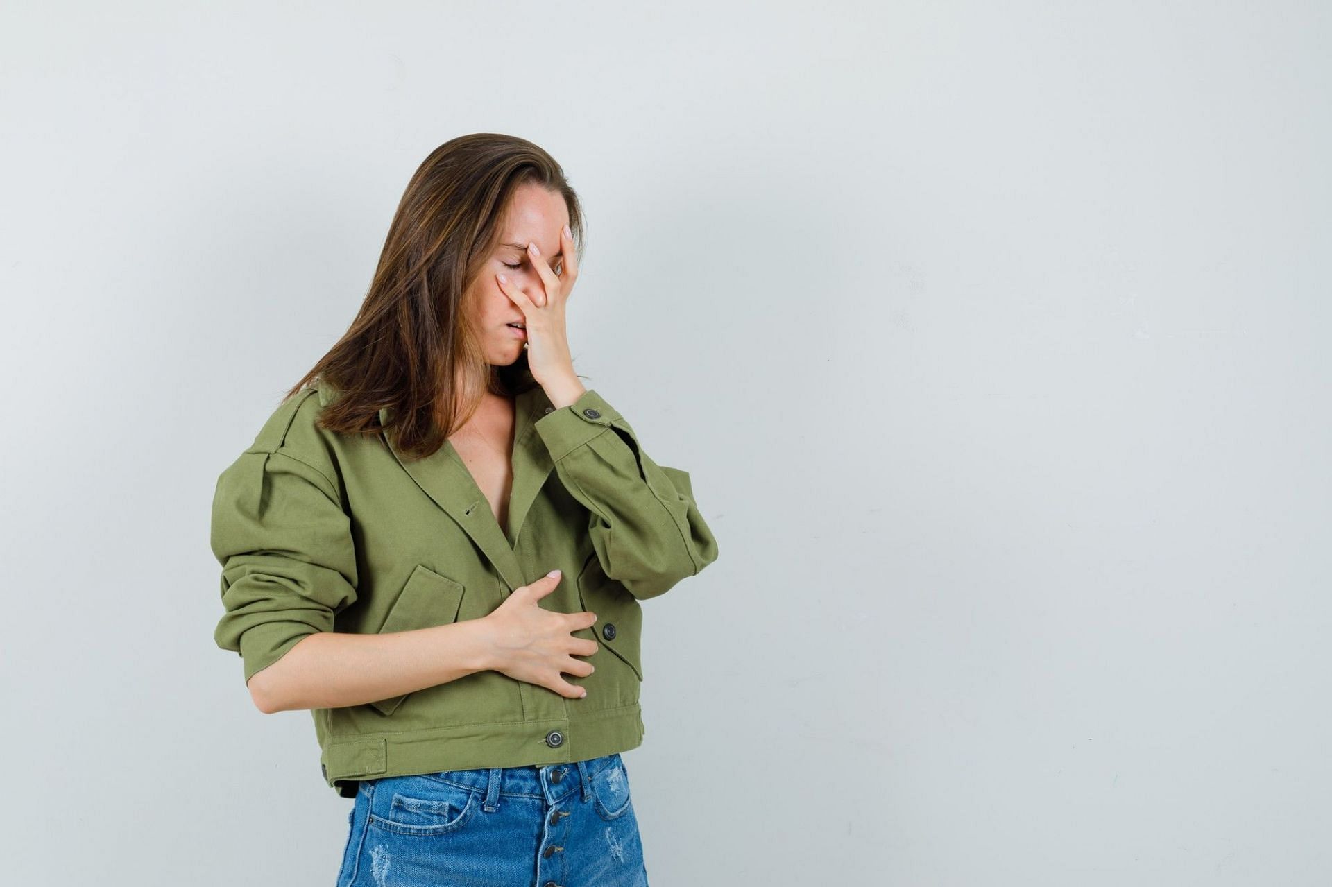 Acid reflux is the process in which the acid of the stomach reaches the esophagus or the throat (Image by 8photo on Freepik)