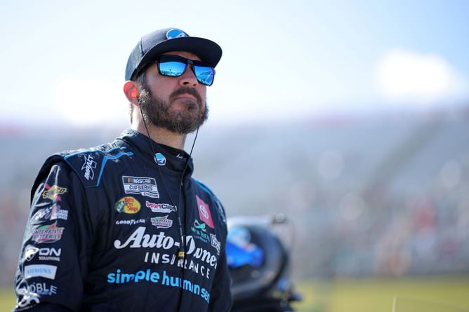 Martin Truex Jr. clinches pole position for Martinsville playoffs showdown