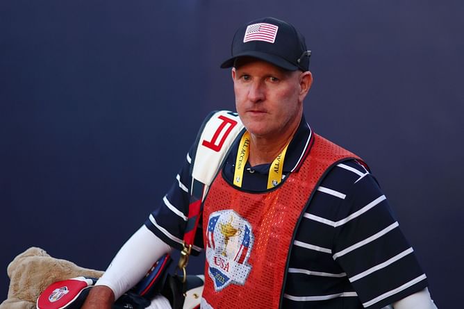 “Caddies need to stay in their lane”: Golf fans unhappy with legendary caddy Joe LaCava taunting Team Europe players in the Ryder Cup