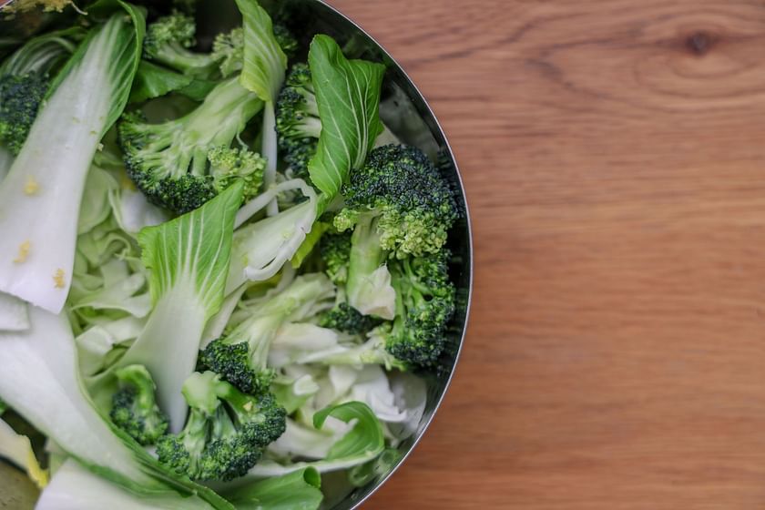 Benefits of green vegetables for anxiety (image sourced via Unsplash / Photo by Mor Shani)