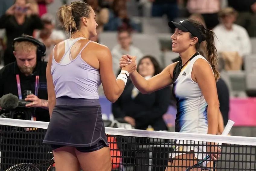 Aryna Sabalenka (L) and Jessica Pegula (R) greet each other at the 2022 WTA Finals in Fort Worth, USA.