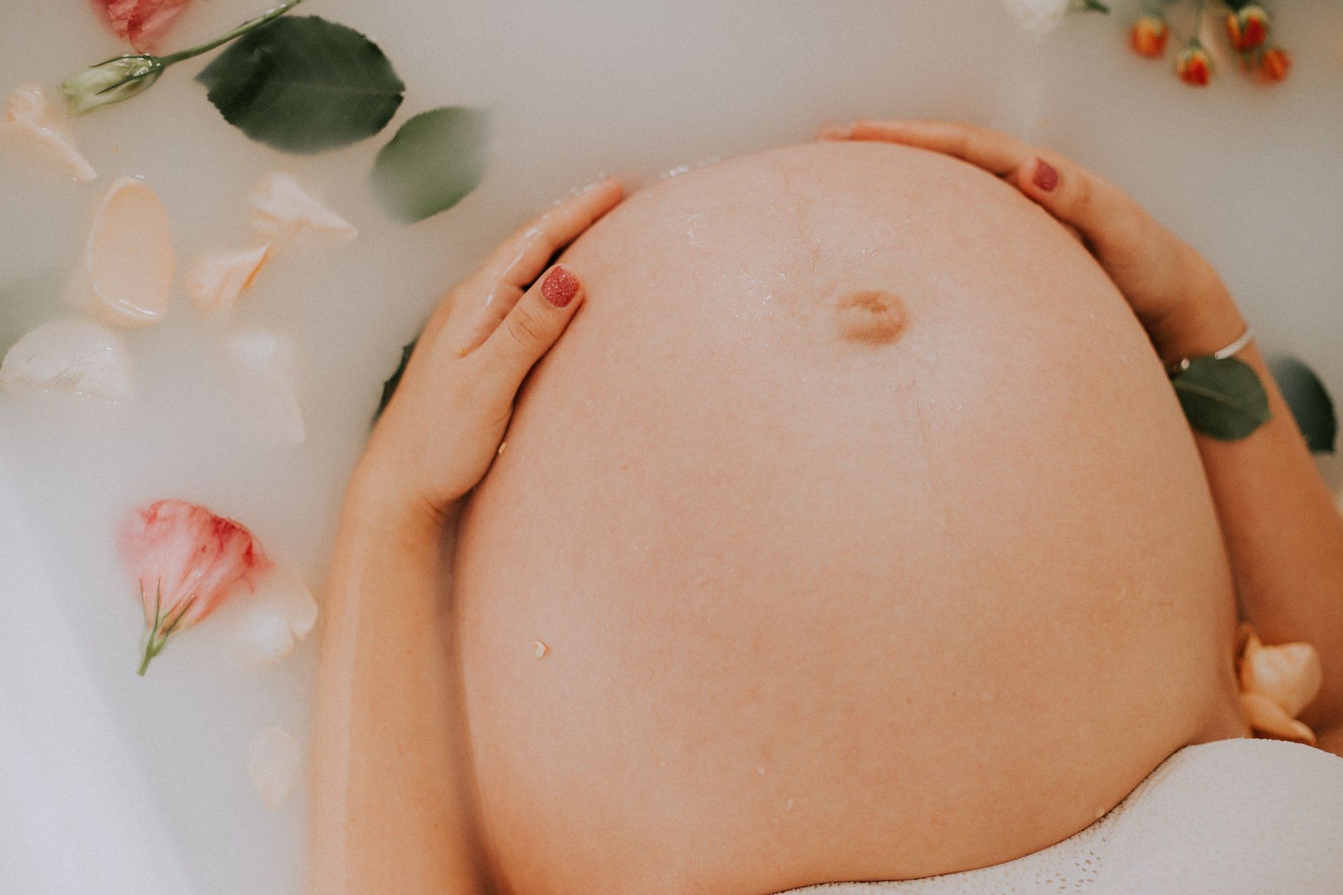 Blue vervain benefits for pregnant women (image sourced via Pexels / Photo by Lucas Mendes)