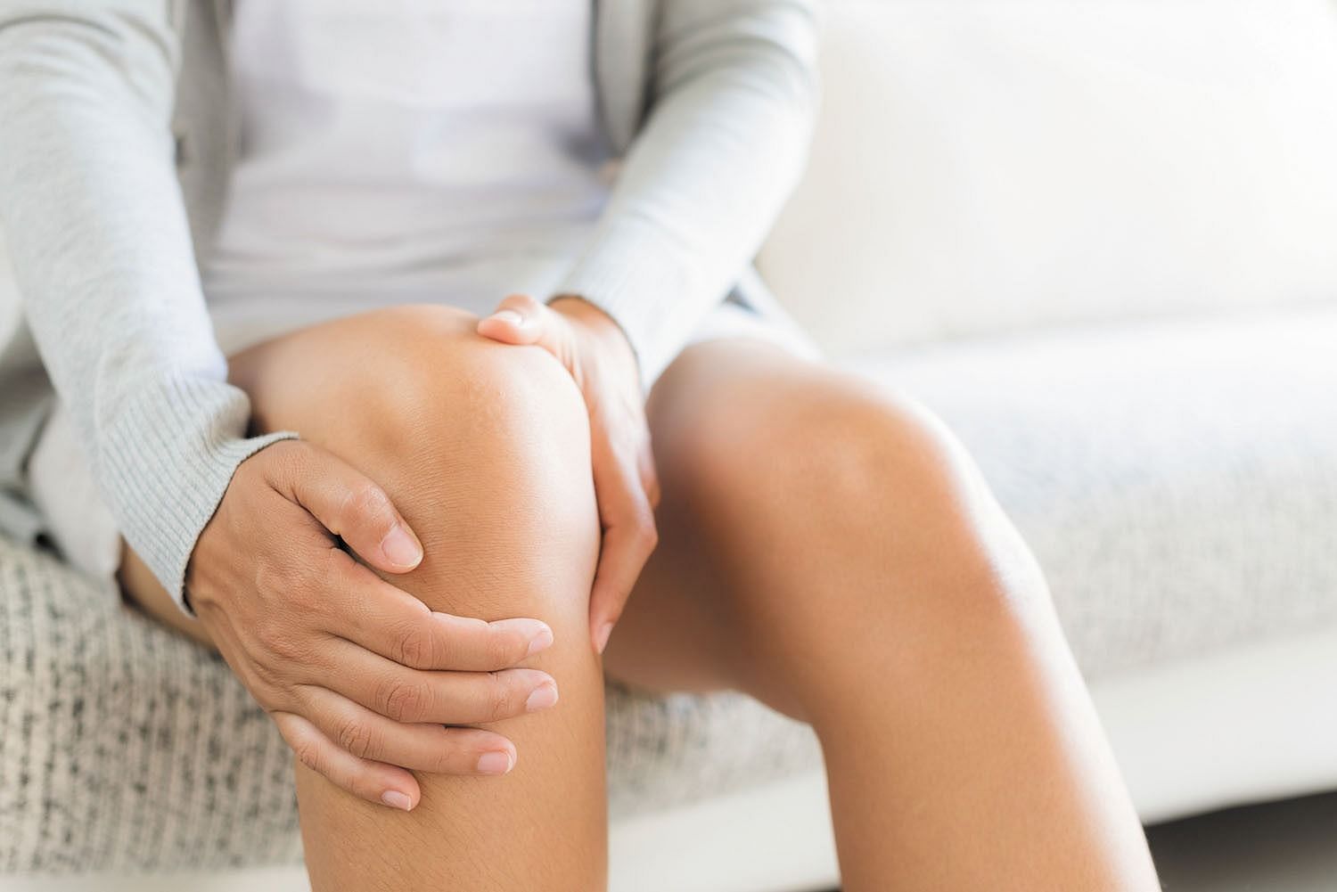 Knee pain (Image via Getty Images/istetiana)