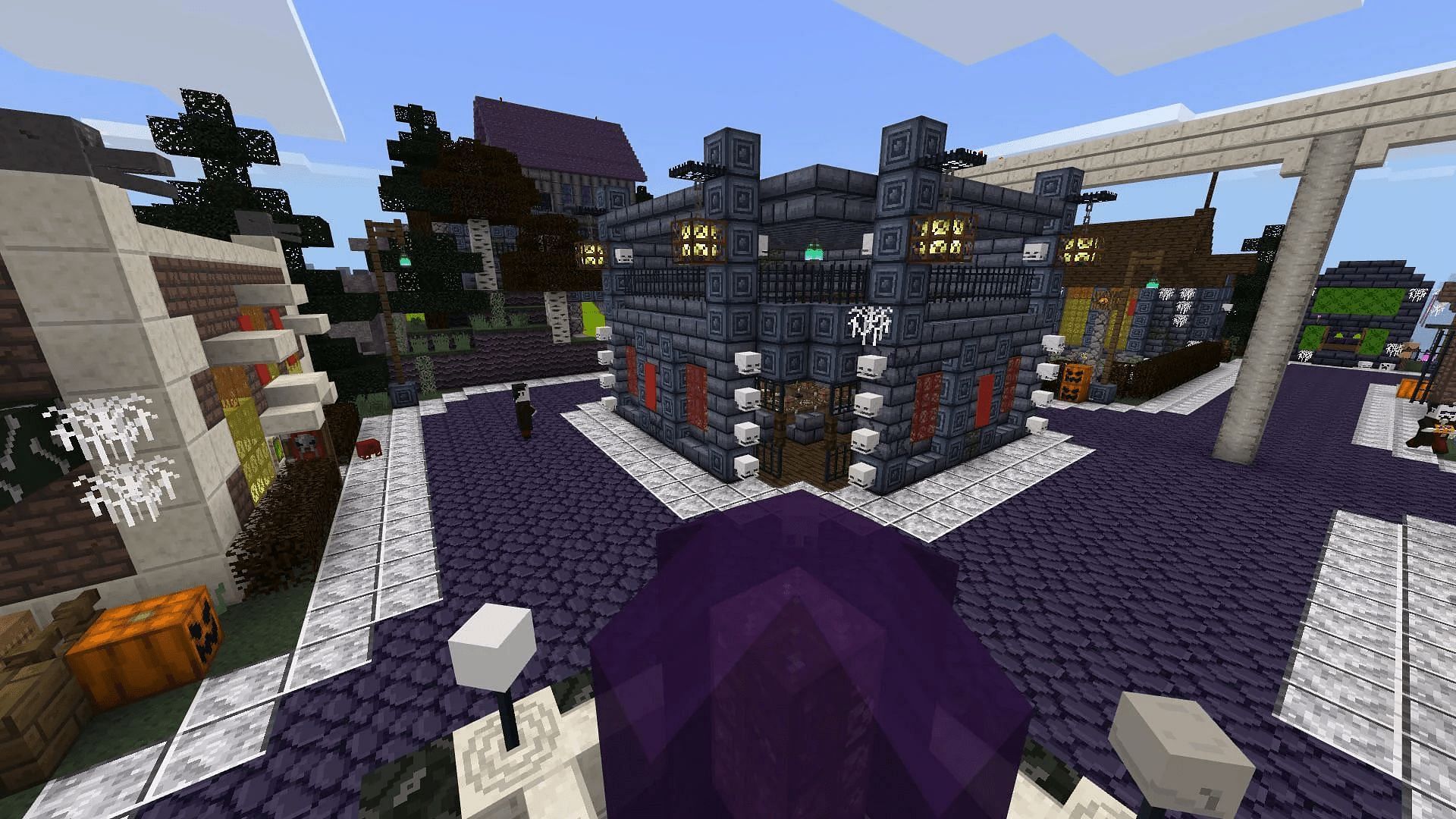 An entire Halloween city is a fantastic ode to the holiday (Image via Mojang)