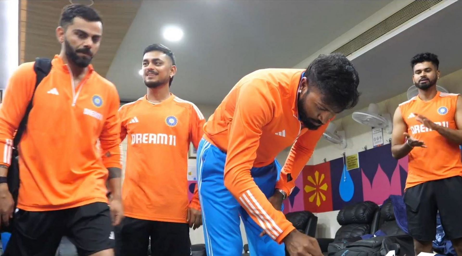 Hardik Pandya cutting cake post India