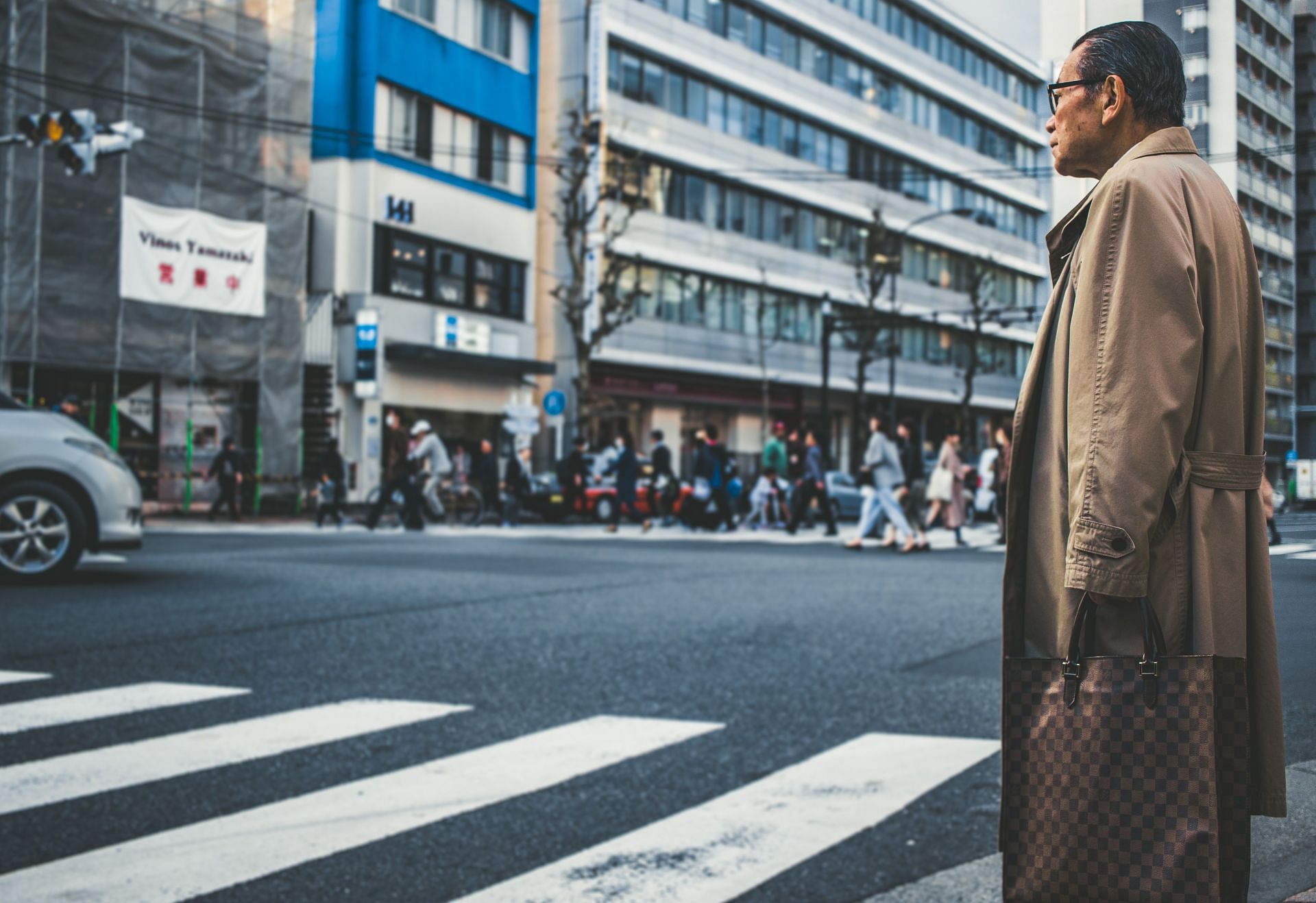 Japanese work sleep less thann 6 hours everyday (Image via Unsplash/ Pawel Janiak)