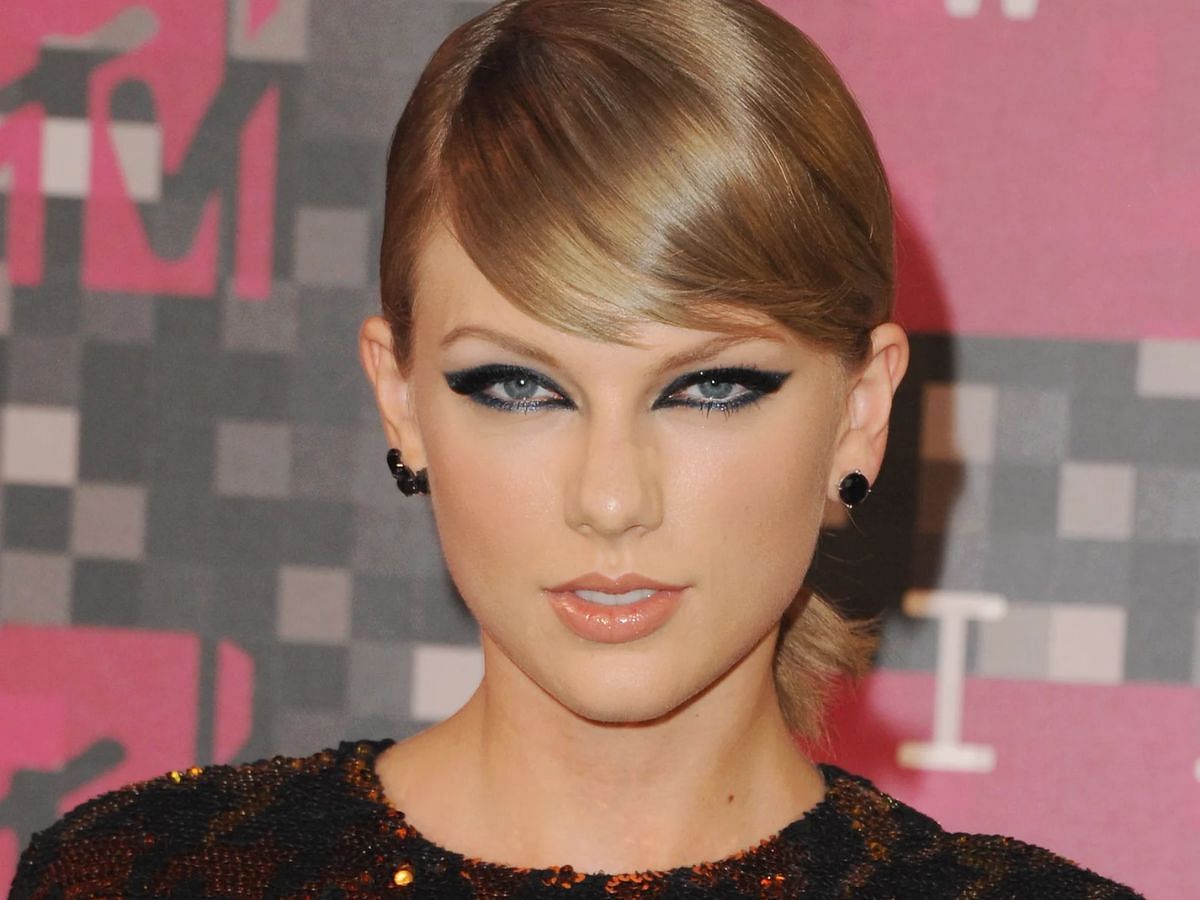 Taylor&#039;s Smokey Eyeliner Makeup Look (Image Via Getty Images)