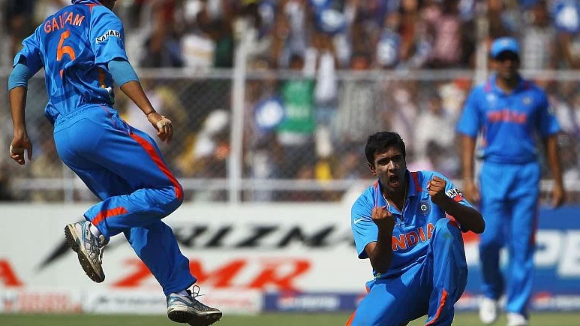 Ravichandran Ashwin(left) bowled an important spell in India